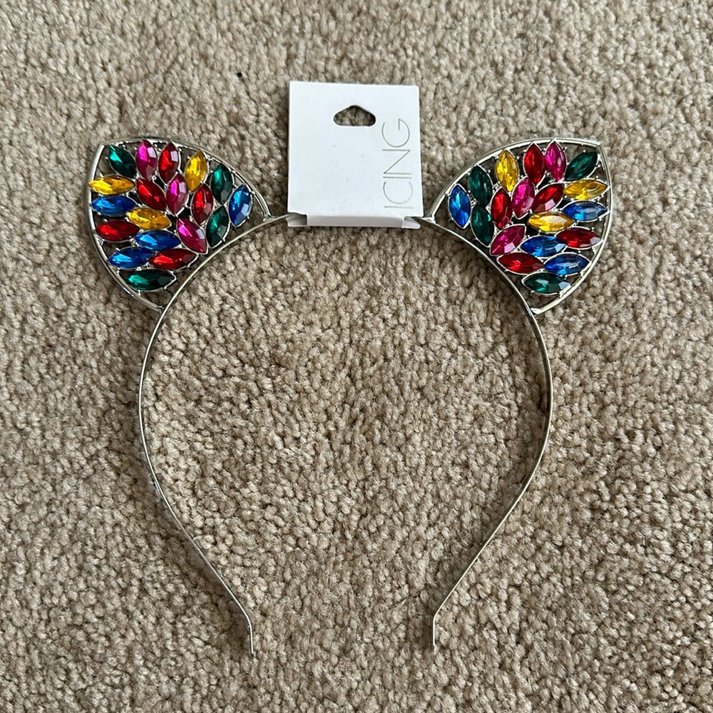 A cute headband in the brand icing